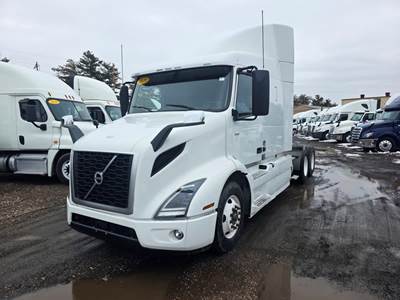 Volvo VNR64T-640 Sleeper Semi Truck - 72" Condo Sleeper, 425HP, 12 Speed Automatic