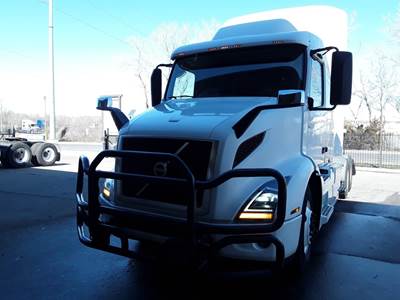Volvo VNR64T-640 Sleeper Semi Truck - 73" Condo Sleeper, 425HP, 12 Speed Automatic