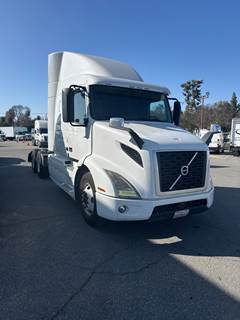 Volvo VNR64T-640 Sleeper Semi Truck - 48" Mid Roof Sleeper, 425HP, 12 Speed Automatic