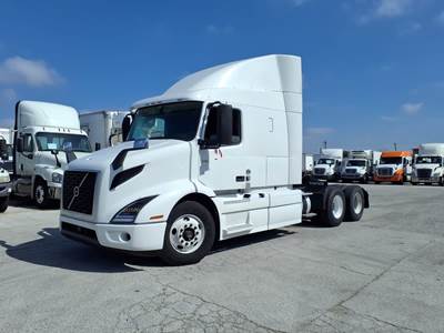Volvo VNR64T-640 Sleeper Semi Truck - 43" Flat Top Sleeper, 425HP, 12 Speed Automatic