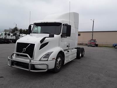Volvo VNR64T-640 Sleeper Semi Truck - 80" Mid Roof Sleeper, 425HP, 12 Speed Automatic