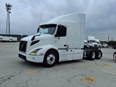 Volvo VNR64T-640 Sleeper Semi Truck - 45" Mid Roof Sleeper, 425HP, 12 Speed Automatic