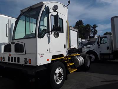 Autocar YARD TRACTOR Tandem Axle Yard Spotter Truck - 164HP, 4 Speed Automatic