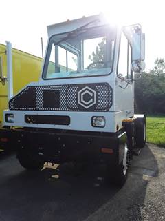 Capacity SABRE 5 4X2 Yard Spotter Truck - 200HP, 6 Speed Automatic