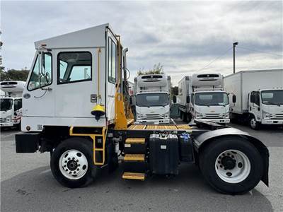 Capacity SABRE 5 4X2 Yard Spotter Truck - 6 Speed Automatic