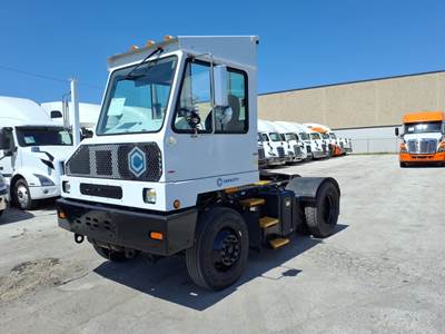 Capacity SABRE 5 4X2 Yard Spotter Truck - 200HP, 5 Speed Automatic