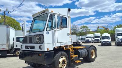 Capacity SABRE 5 4X2 Yard Spotter Truck - 200HP, 6 Speed Automatic