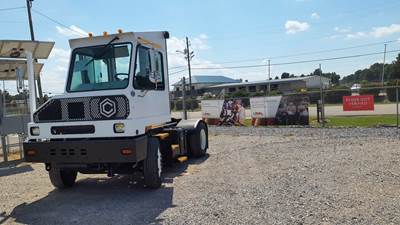 Capacity SABRE 5 4X2 Yard Spotter Truck - 200HP, 5 Speed Automatic