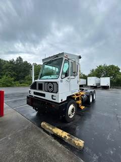 Capacity TJ6500T Tandem Axle Yard Spotter Truck - 200HP, 6 Speed Automatic