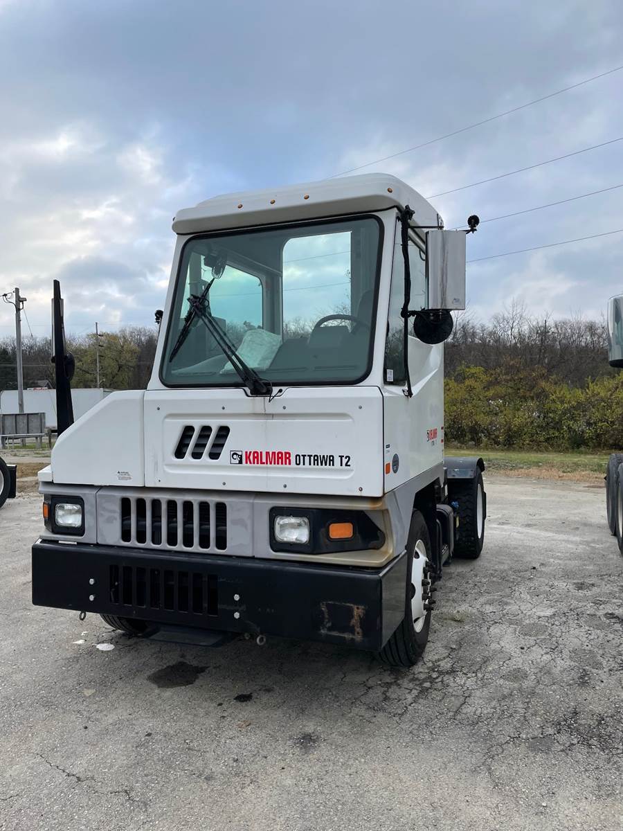 2017 Ottawa T2 Yard Spotter Truck 200HP, 6 For Sale, 50,192 Miles