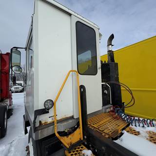 Ottawa T2 Tandem Axle Yard Spotter Truck - 225HP, 6 Speed Automatic