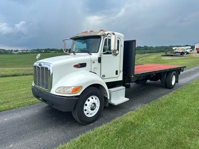 2015 Peterbilt 337 Flatbed Truck