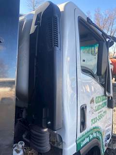 Chevrolet 4500 Right Air Cleaner / Air Filter Housing for a 2016 Chevrolet 4500/4500HD