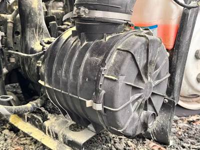 Chevrolet 4500HG Right Air Cleaner / Air Filter Housing