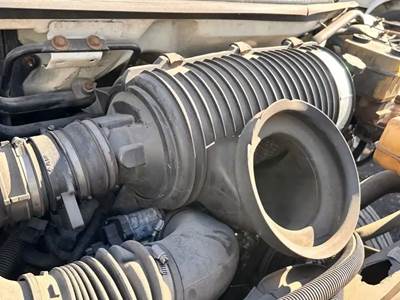 Chevrolet C4500 Left Air Cleaner / Air Filter Housing