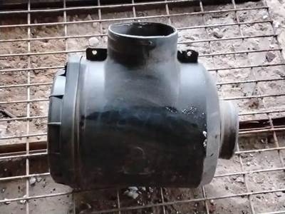 Chevrolet C7500 Air Cleaner / Air Filter Housing