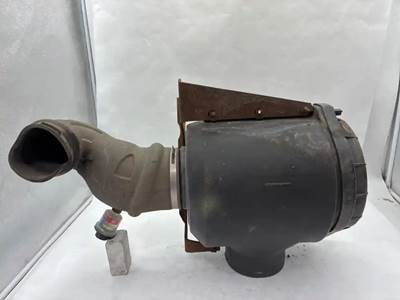 Chevrolet C7500 Right Air Cleaner / Air Filter Housing