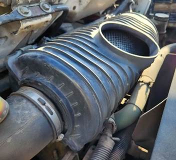 Chevrolet C8500 Air Cleaner / Air Filter Housing