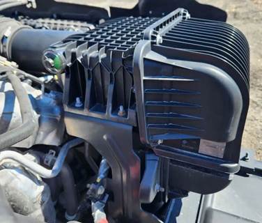 Chevrolet Silverado 5500HD Right Air Cleaner / Air Filter Housing