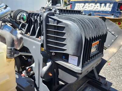 Chevrolet Silverado 5500HD Right Air Cleaner / Air Filter Housing