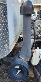 Chevrolet W3500 Right Air Cleaner / Air Filter Housing