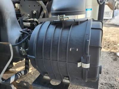 Chevrolet W4500 Right Air Cleaner / Air Filter Housing