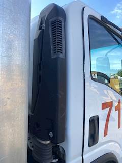 Chevrolet W5500 Right Air Cleaner / Air Filter Housing