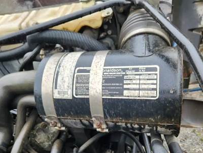 Ford F-700 Right Air Cleaner / Air Filter Housing for a 1996 Ford F700