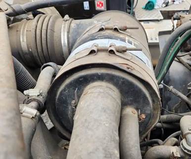 Ford F-700 Right Air Cleaner / Air Filter Housing for a 1995 Ford F700