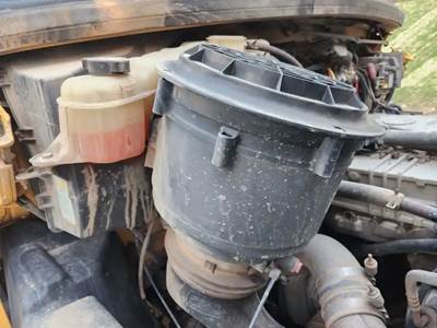 Freightliner 114SD Right Air Cleaner / Air Filter Housing