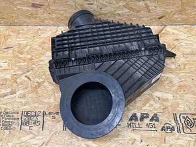Freightliner Air Cleaner / Air Filter Housing