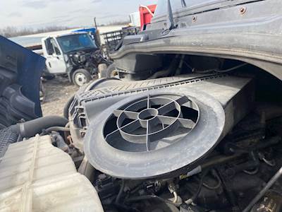 Freightliner Cascadia 113 Air Cleaner / Air Filter Housing