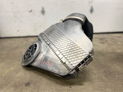 Freightliner Cascadia 113 Air Cleaner / Air Filter Housing