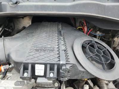 Freightliner Cascadia 113 Air Cleaner / Air Filter Housing