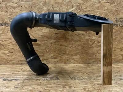 Freightliner Cascadia 113 Air Cleaner / Air Filter Housing