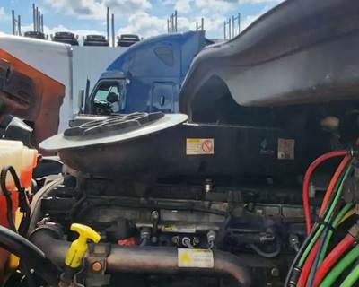 Freightliner Cascadia 113 Air Cleaner / Air Filter Housing