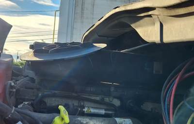 Freightliner Cascadia 113 Air Cleaner / Air Filter Housing