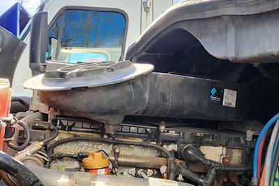 Freightliner Cascadia 113 Air Cleaner / Air Filter Housing