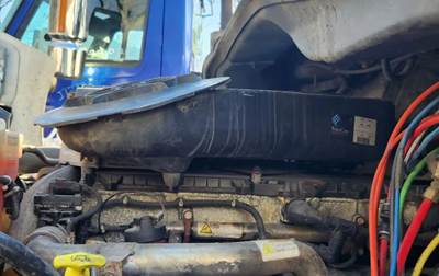 Freightliner Cascadia 113 Air Cleaner / Air Filter Housing