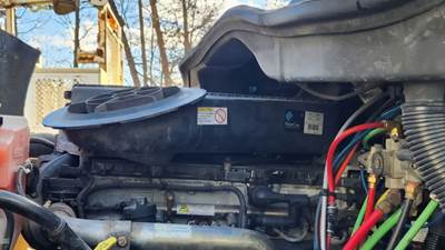 Freightliner Cascadia 113 Air Cleaner / Air Filter Housing