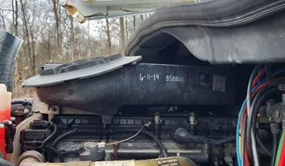 Freightliner Cascadia 113 Air Cleaner / Air Filter Housing