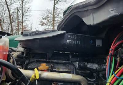 Freightliner Cascadia 113 Air Cleaner / Air Filter Housing