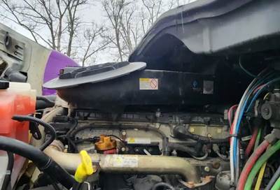 Freightliner Cascadia 113 Air Cleaner / Air Filter Housing