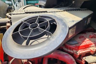 Freightliner Cascadia 113 Air Cleaner / Air Filter Housing