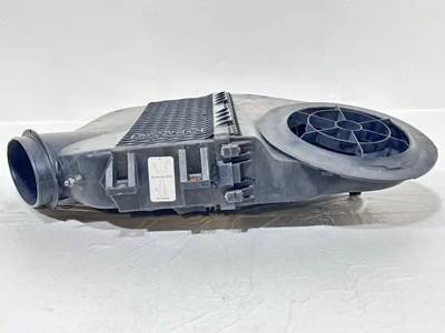 Freightliner Cascadia 113 Air Cleaner / Air Filter Housing