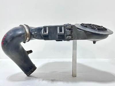 Freightliner Cascadia 113 Air Cleaner / Air Filter Housing