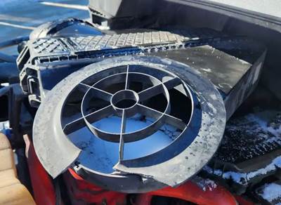 Freightliner Cascadia 113 Air Cleaner / Air Filter Housing