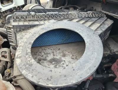 Freightliner Cascadia 116 Air Cleaner / Air Filter Housing for a 2019 Freightliner Cascadia 116 Day Cab