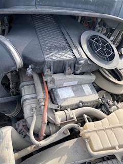 Freightliner Cascadia 125 Air Cleaner / Air Filter Housing