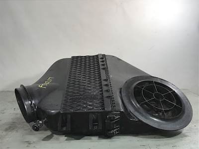 Freightliner Cascadia 125 Air Cleaner / Air Filter Housing